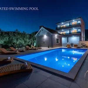 villa-dalmata-trogir.hotels-in-trogir.com/