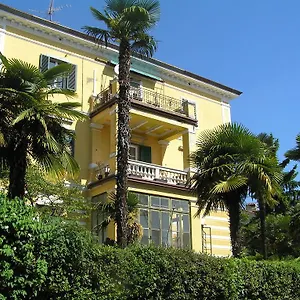 Mir Opatija