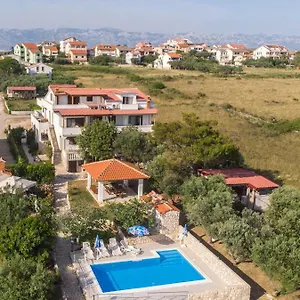 apartments-crljenko.hotelinzadar.com/